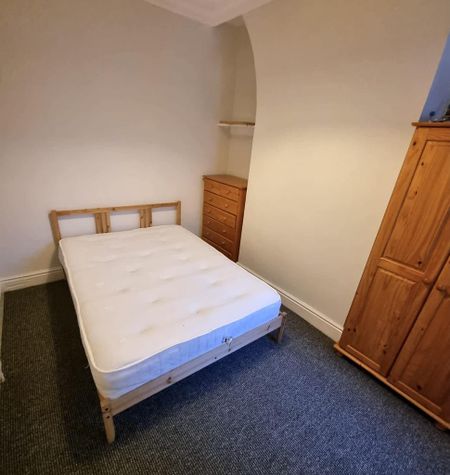 3 bedroom terraced house to rent - Photo 3