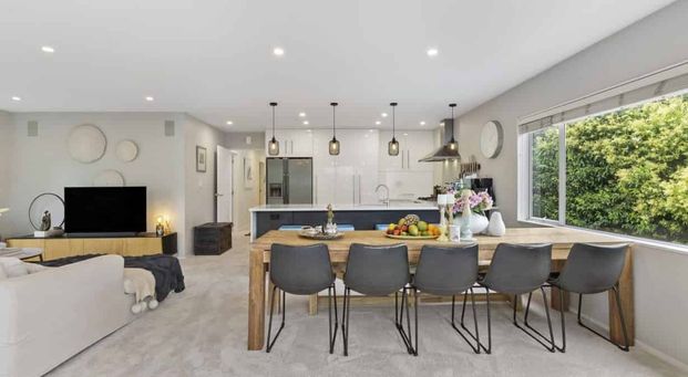 Executive Home: Your Beachside Retreat - Photo 1