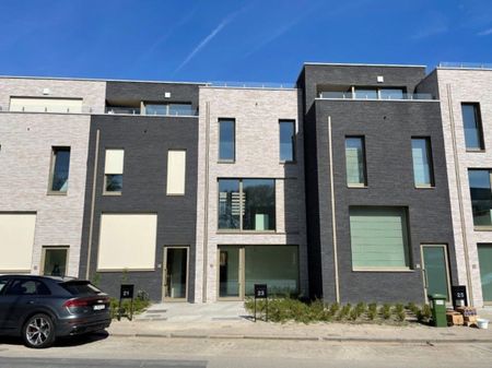 Nieuwbouwwoning (BEN) met dakterras, tuin, garage en 3 slaapkamers vlakbij UZ Gent. - Photo 2