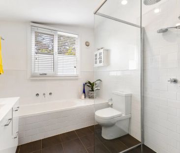 Charming Cottage With Studio, Lush Gardens & Peaceful Surrounds! - Photo 6