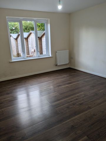 **** Apply on line *** Intermediate rental 1 bed Ground Floor Flat Heol Y Pibydd, Gorseinon. Salary over 17k * - Photo 2