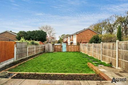 Fontayne Avenue, Romford, RM1 - Photo 4