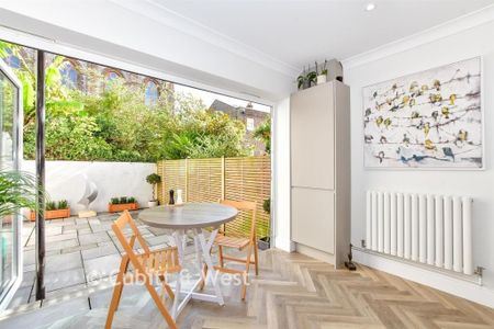 3 bedroom townhouse to rent - Photo 2