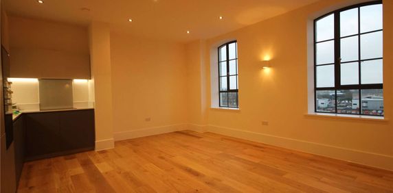 Impressive one bedroom apartment on the fourth floor of this historic popular development. - Photo 2