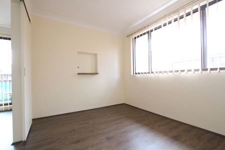 Excellent Apartment- Walking Distance to CBD - Photo 5