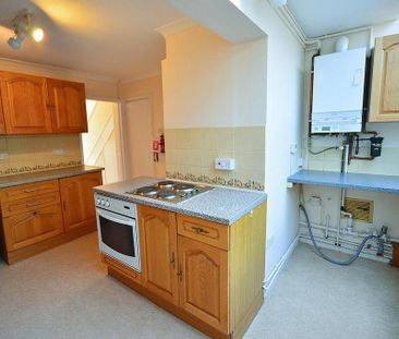 4 bedroom semi-detached house to rent - Photo 5