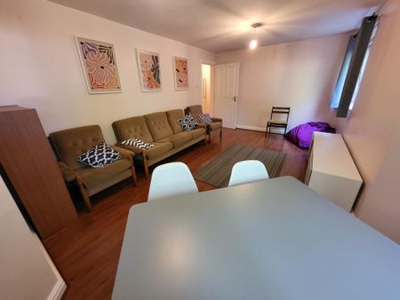 3 bedroom apartment to rent - Photo 3