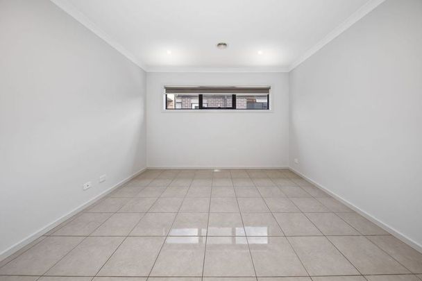 5 Milla Belle Place, BROOKFIELD - Photo 1