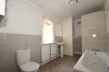 2 bed terraced house to rent in Spring Bank, Scarborough, YO12 - Photo 4