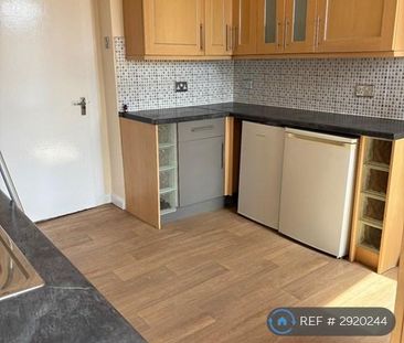 3 bedroom flat to rent - Photo 6