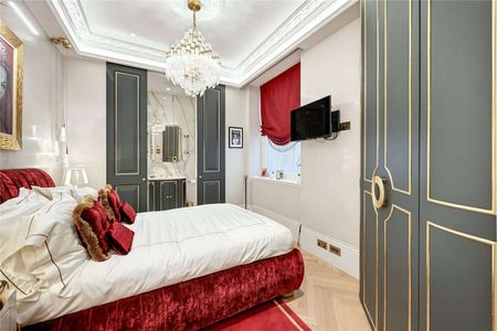 A very impressive interior designed apartment where every attention to detail has been used to create luxury living. - Photo 4