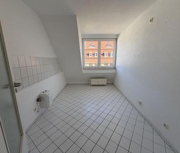 Zwei- Raum- Dachgeschosswohnung im Herzen von Zwickau - Photo 2