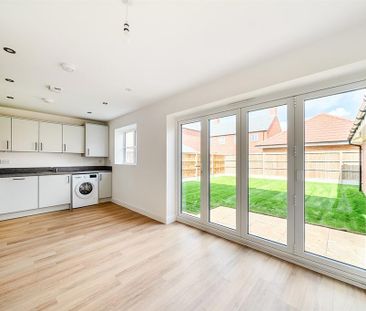 3 bedroom semi-detached house to rent - Photo 4