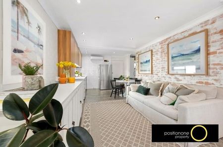 Charming 2-Bedroom Rental House in Greenslopes - Your Serene Retreat Awaits! - Photo 2