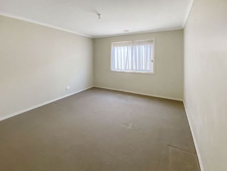 17 Aliza Avenue, California Gully - Photo 3