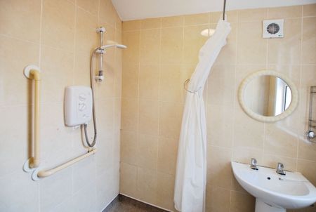 3 bedroom terraced house to rent - Photo 5