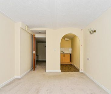 1 bedroom retirement property to rent - Photo 5