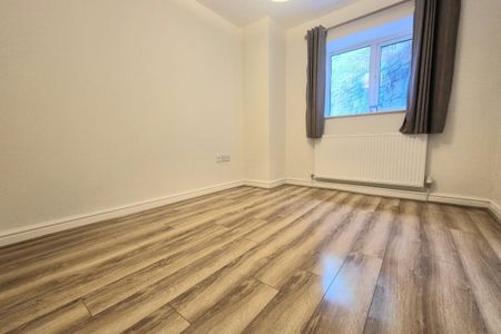 Halifax, Hipperholme - Photo 4