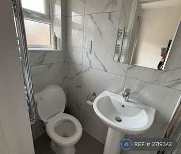 1 bedroom in a house share to rent - Photo 3