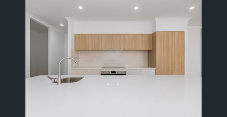 High-End Luxury Living | 5 Bedrooms - Photo 2