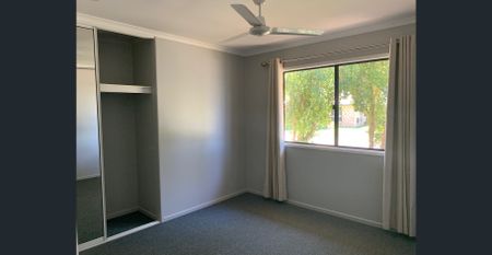 4 BEDROOM HOME WITH AIR CON - Photo 5