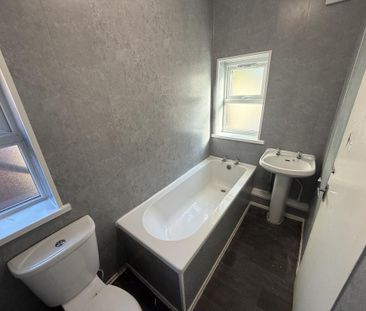 3 bedroom flat to rent - Photo 6