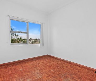 Large Multi-level Family Home in Stunning Chiswick Location with Wa... - Photo 1