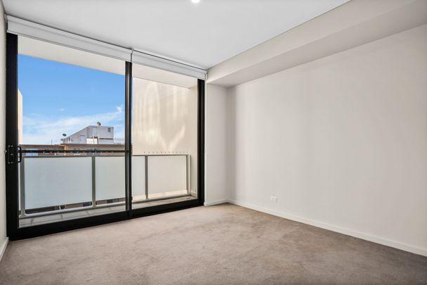 Luxury Living by the Bay – Blue Complex - Photo 1
