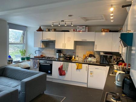 1 bedroom in a house share to rent - Photo 4