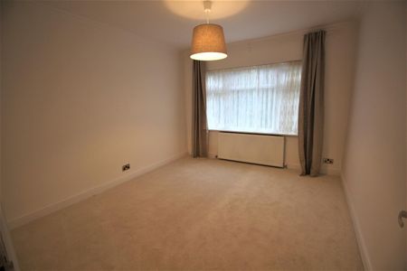 5 bed house to rent in Garratt Road, Edgware, HA8 - Photo 5
