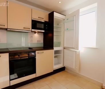 Entire Place·2B2B···28 blue building - Photo 6