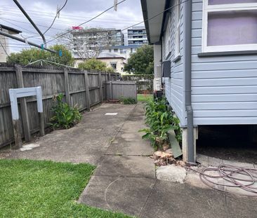 NEAT AS A PIN!! PERFECT LOCATION!! YARD MAINTENANCE INCLUDED!! - Photo 3