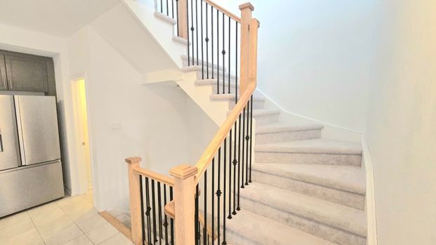 For Lease - 1992 Cameron Lott Crescent, Oshawa, Ontario - Photo 1