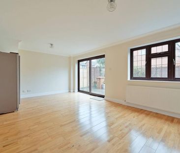 3 bedroom detached house to rent - Photo 3