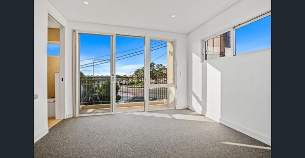 Brand New, Designer Luxury 3-4 Bedroom, 3 Bathroom, 2 Car Basement Parking, Sun-Kissed Family Home, Conveniently Located in a Dress Circle Location - Photo 1