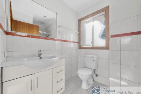 Comfort, Convenience & Contemporary Living - Photo 2