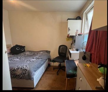 Room in a Shared House, Albert Square, E15 - Photo 2