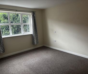 2 bedroom ground floor flat to rent - Photo 3