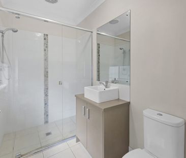 Three-bedroom 2 Bathroom Family Home - Photo 6