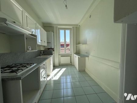 T4 VOLTAIRE - Photo 4