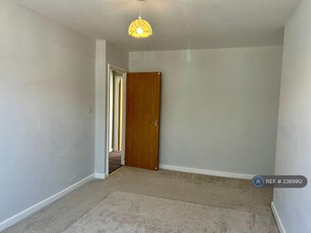 2 bedroom maisonette to rent - Photo 2