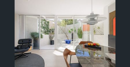 One-of-a-kind renovated home / flexible 3-level layout - Photo 4