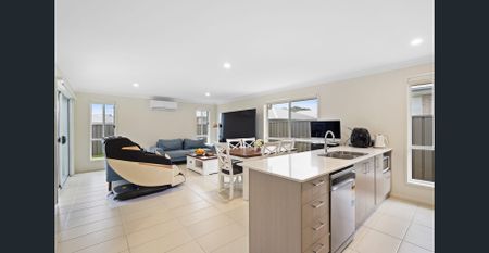 Modern Family Home - Photo 2