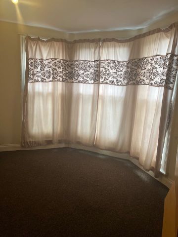 Room in a Shared Flat, Charlton Road, SE3 - Photo 4