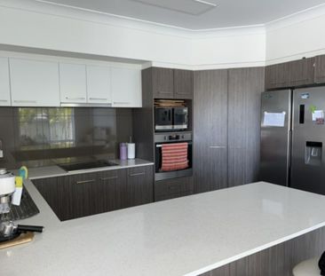 Modern family home in sought after Ferngrove Estate - Photo 5