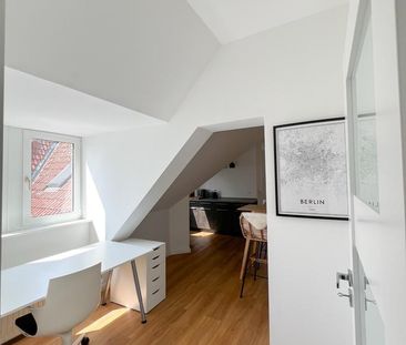 Möblierte 2-Zimmer-Dachgeschosswohnung in Berlin-Friedenau - Photo 1