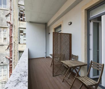 Room in a shared 6-bedroom apartment for rent in Lisbon, couples al... - Photo 1