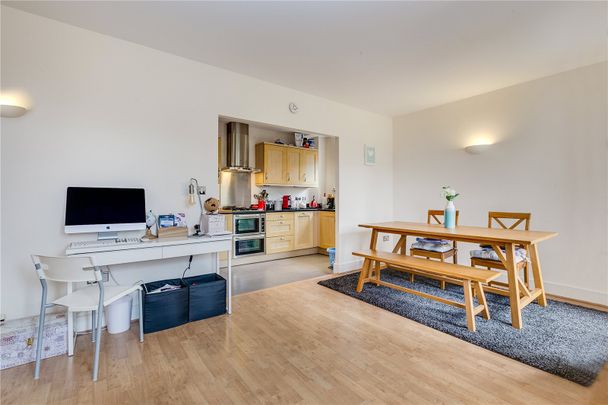 Pavilion Square, Tooting, SW17, London - Photo 1