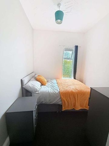 Etruria Road, Stoke-on-trent, ST4 - Photo 2