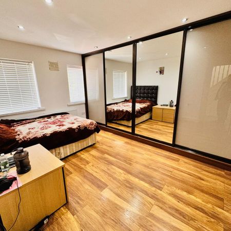 4 bedroom semi-detached house to rent - Photo 5